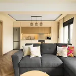 Oak Tree By Halu! Modern Two Bedroom Apartment